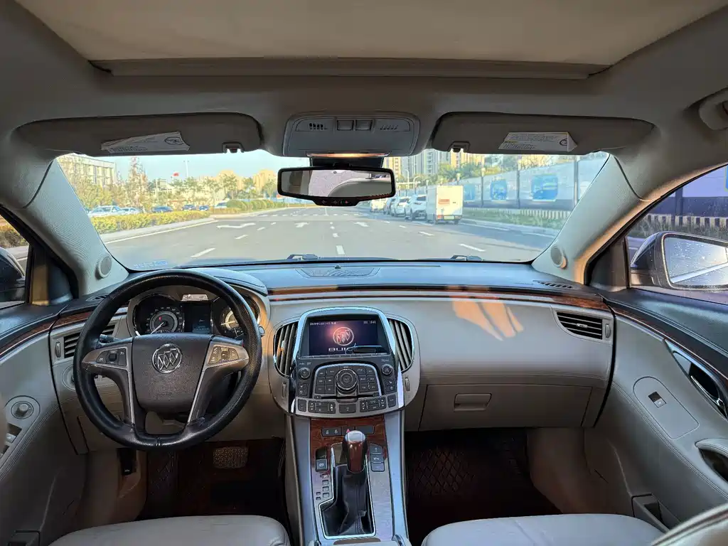 Buick LaCrosse — миниатюра 10