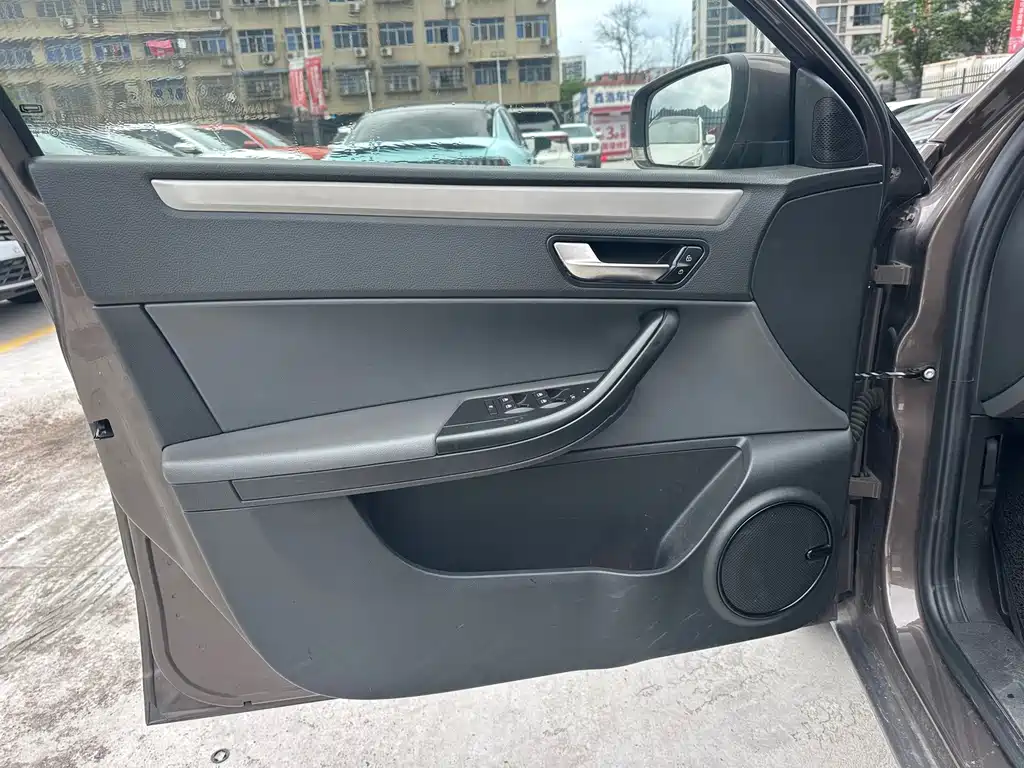 Qoros Qoros 3 — миниатюра 14