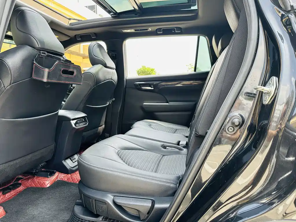 Toyota Crown Kluger — миниатюра 6