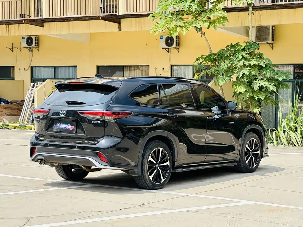 Toyota Crown Kluger — миниатюра 10