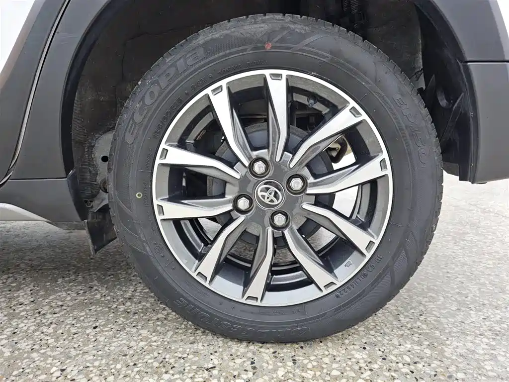 TOYOTA YARIS L ZHIXUAN