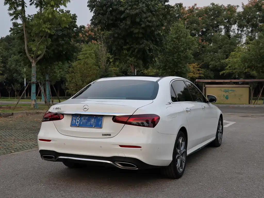 Mercedes-Benz E-Class — миниатюра 3
