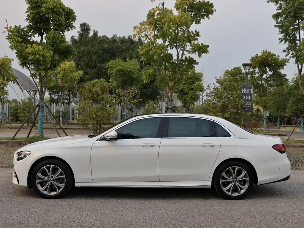 Mercedes-Benz E-Class — миниатюра 4
