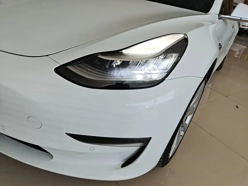 Tesla Model 3 — миниатюра 24