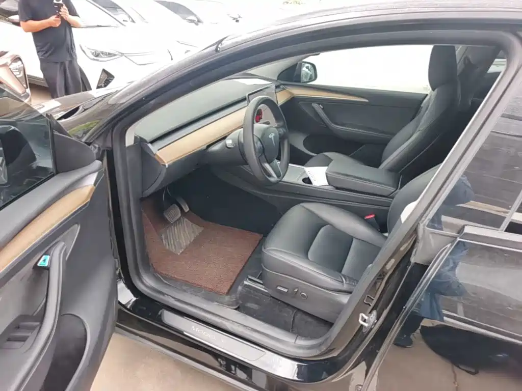 Tesla Model Y — миниатюра 16