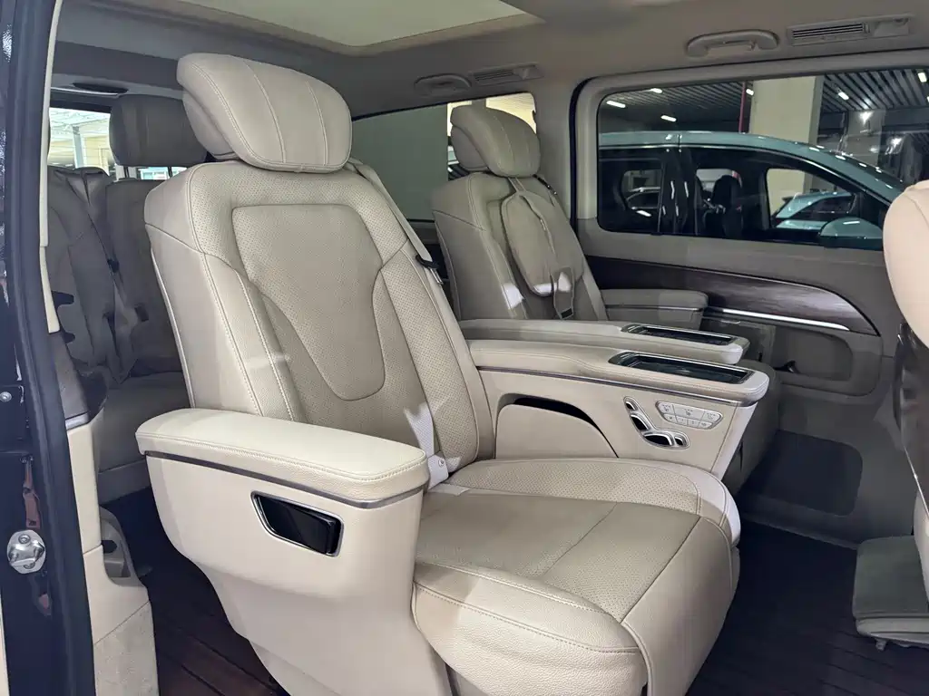 Mercedes-Benz V-Class — миниатюра 16