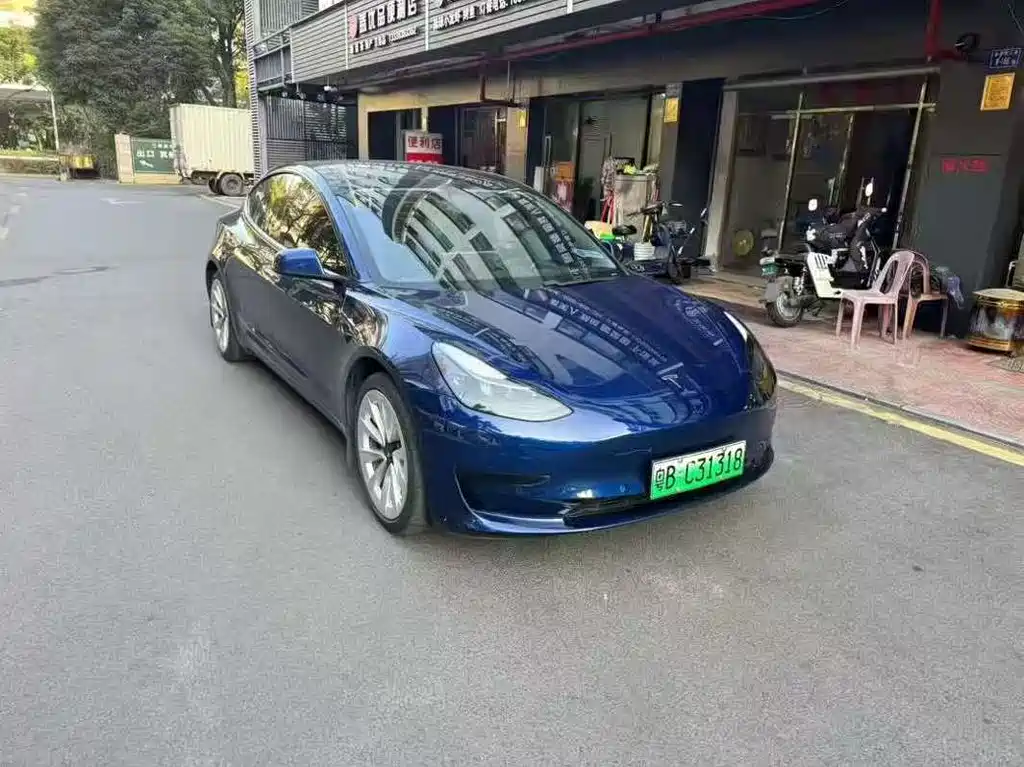 TESLA MODEL 3