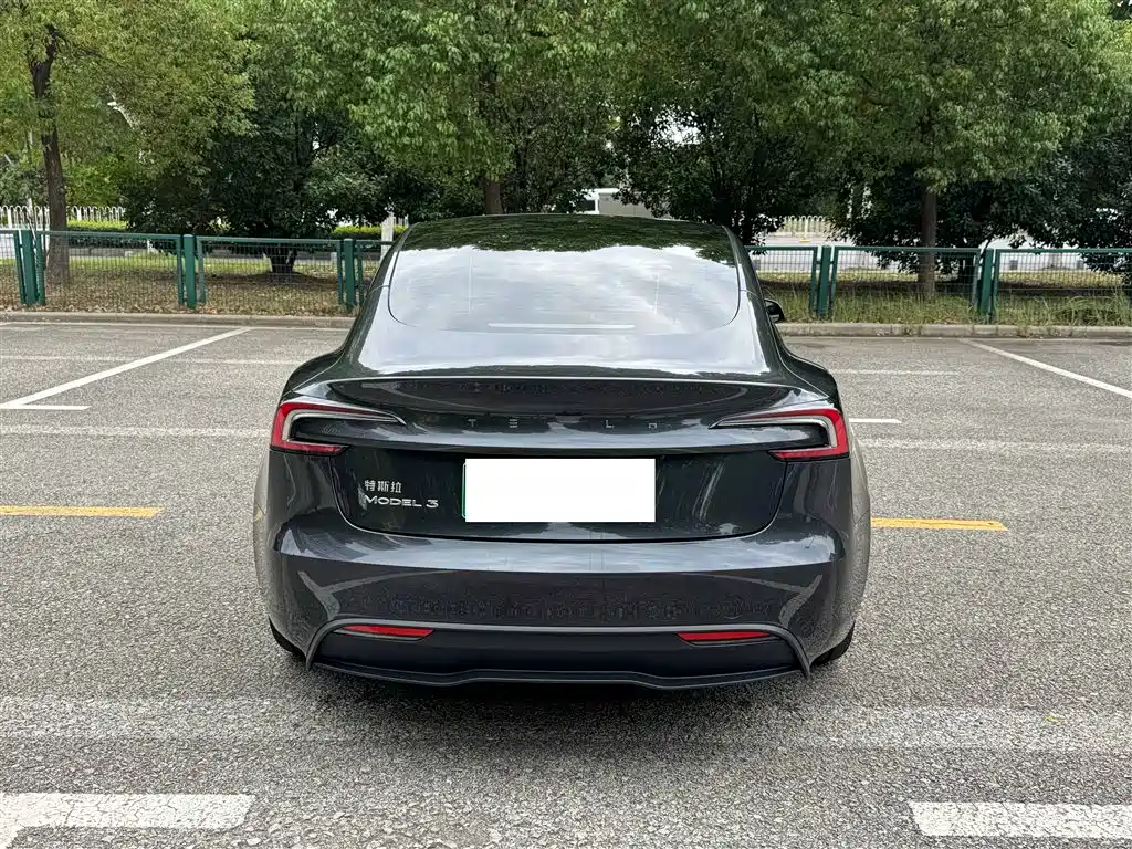 Tesla Model 3 — миниатюра 12
