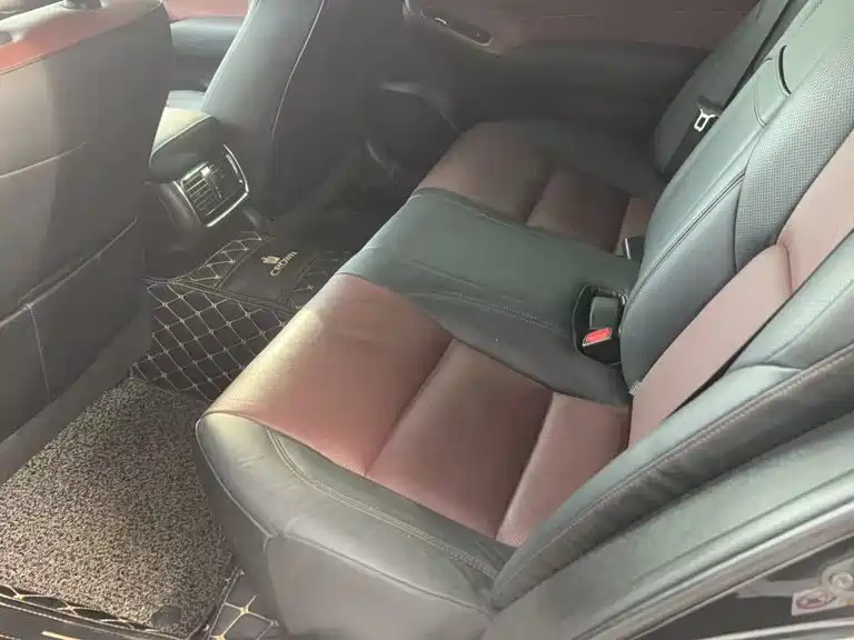 Toyota Crown — миниатюра 17