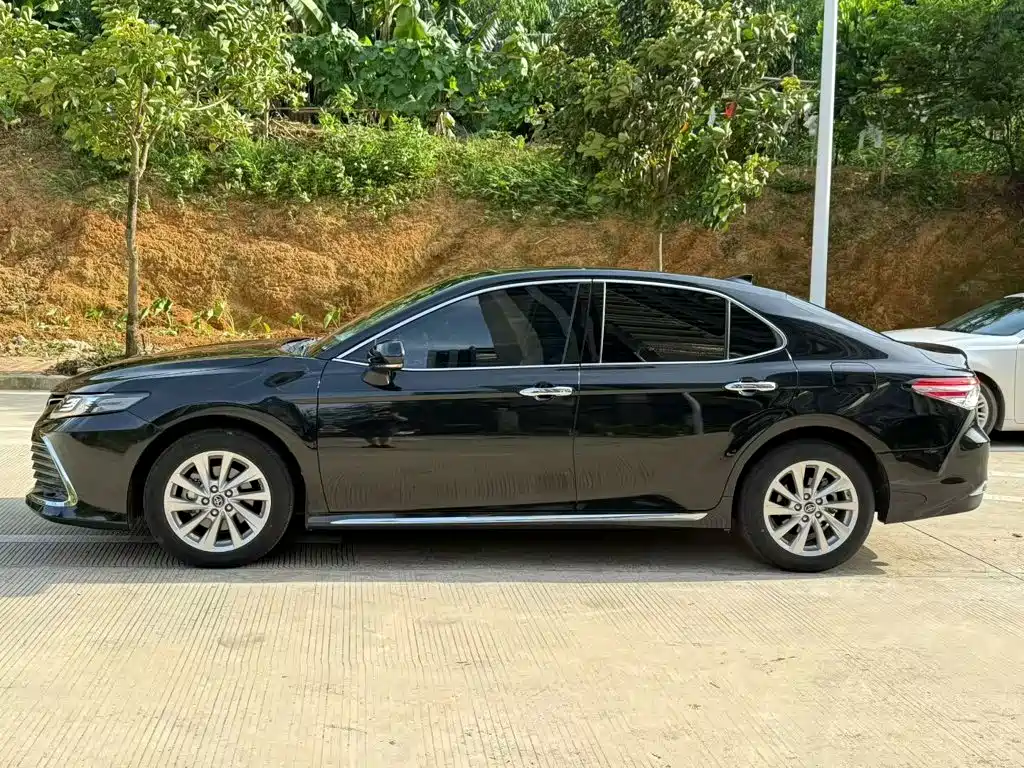 Toyota Camry — миниатюра 7