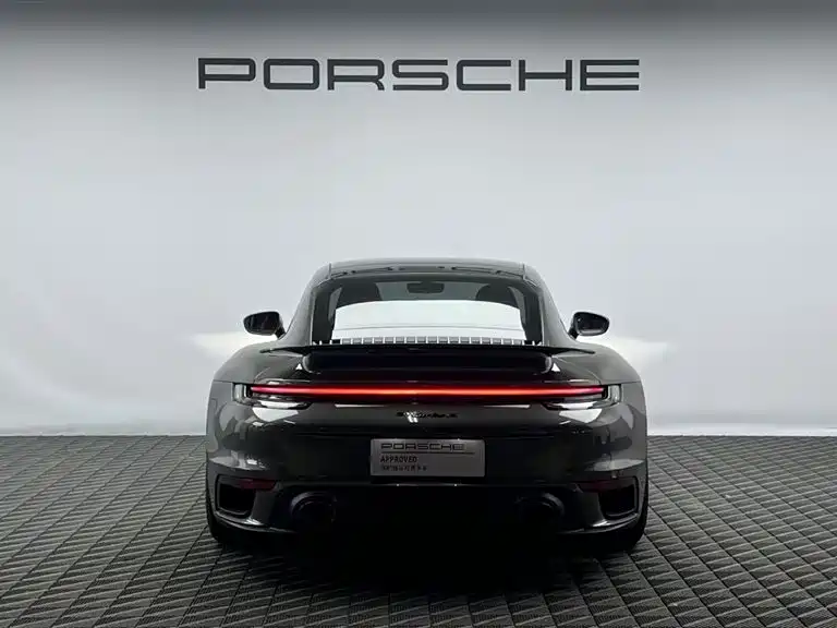 PORSCHE 911