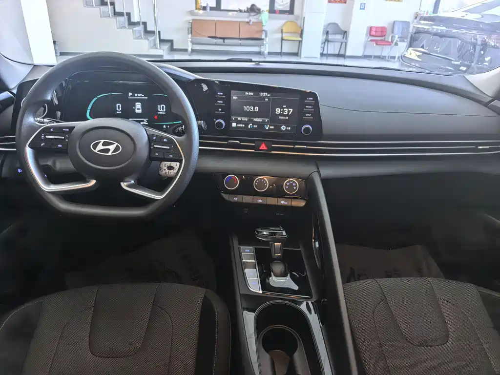 Hyundai Elantra - фото 5