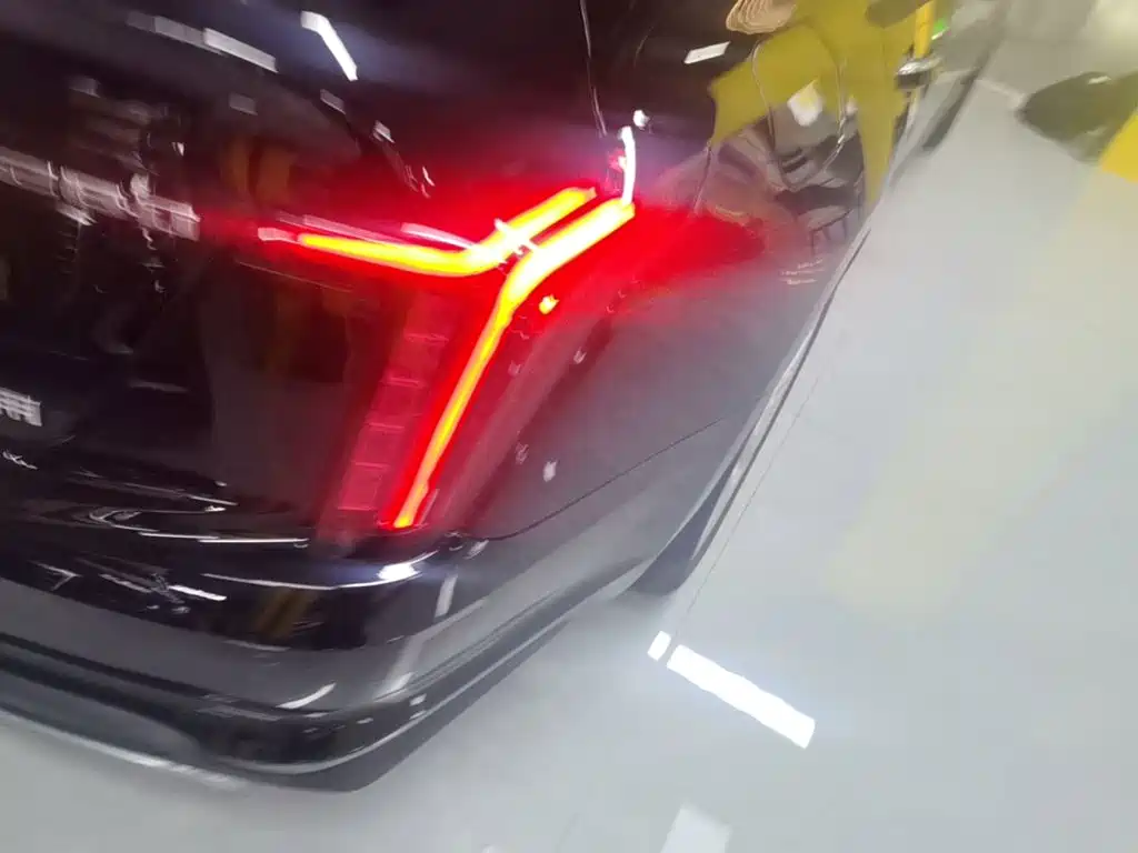 Cadillac CT5 — миниатюра 8