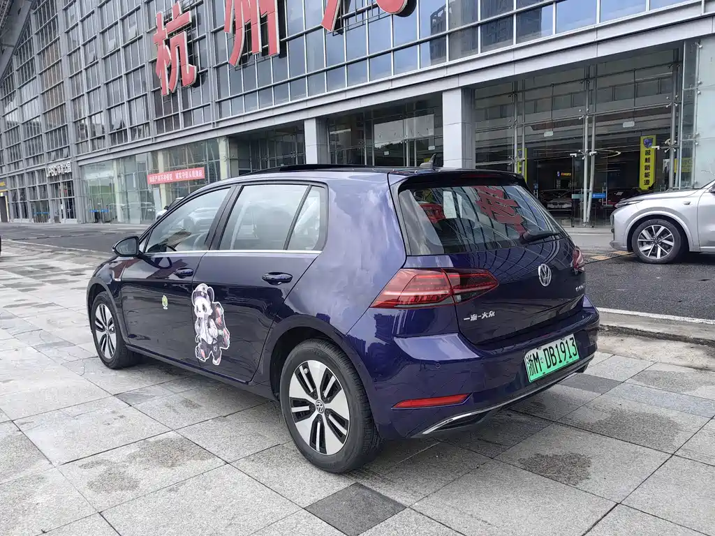 Volkswagen Golf EV — миниатюра 4