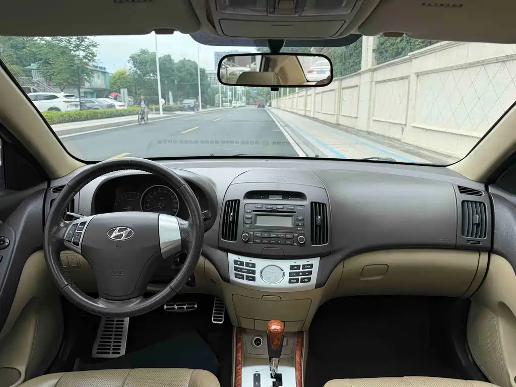 Hyundai Elantra 2011 1.8L AT Luxury