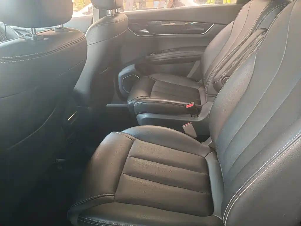 BYD MAX — миниатюра 8