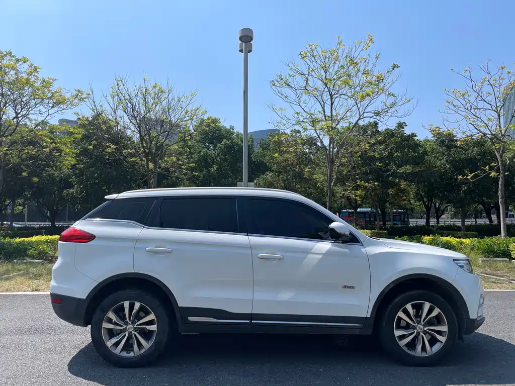 Geely Boyue — миниатюра 10