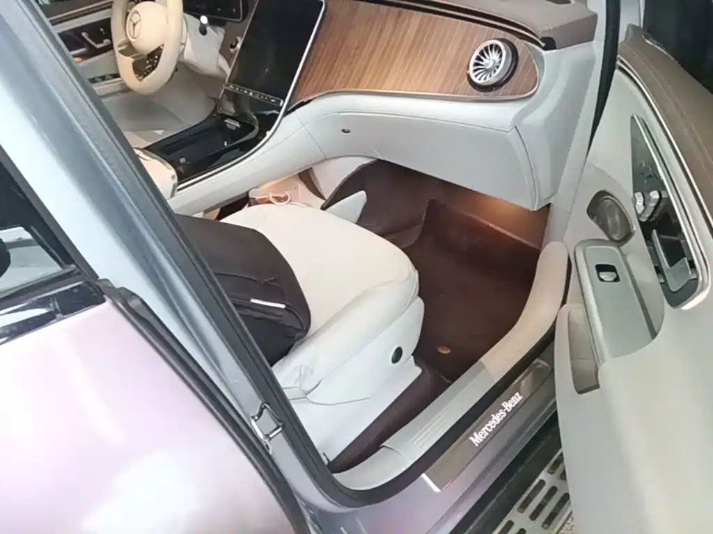 Mercedes-Benz EQE SUV — миниатюра 25