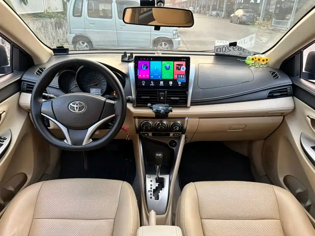 Toyota Yaris L — миниатюра 5