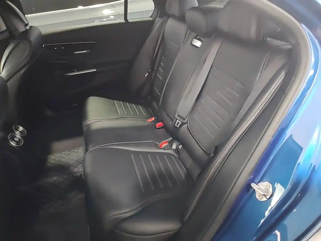 Mercedes-Benz C-Class — миниатюра 17