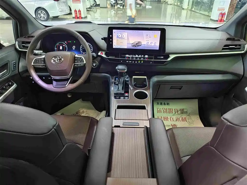 Toyota Granvia — миниатюра 10