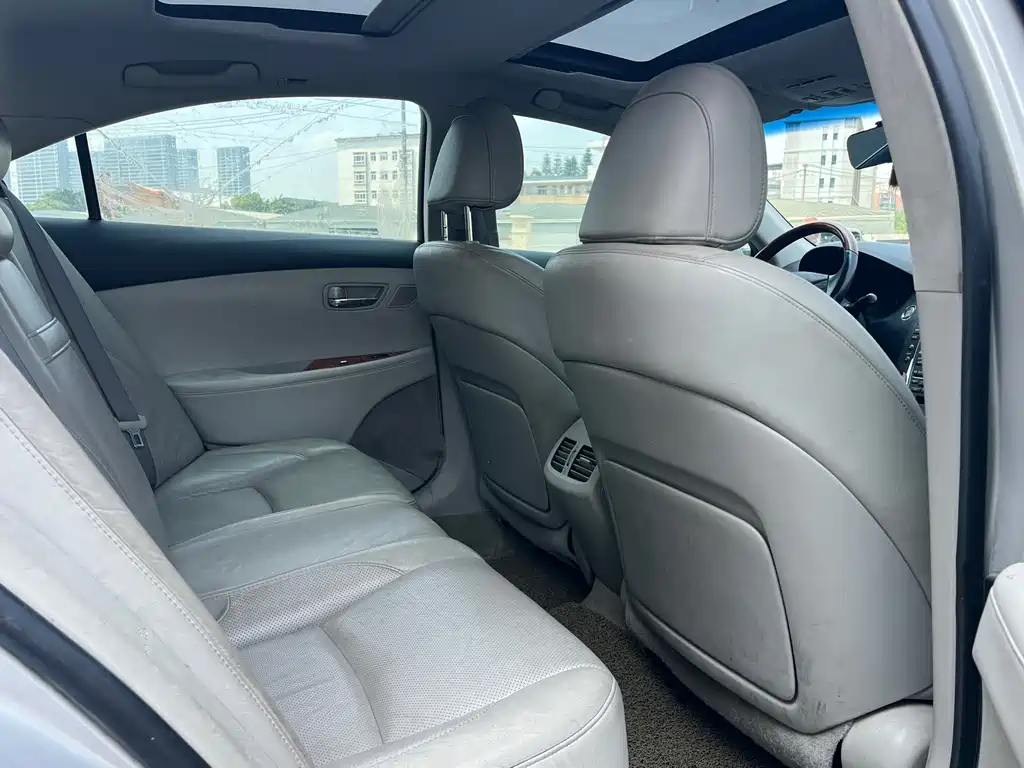 Lexus ES — миниатюра 11