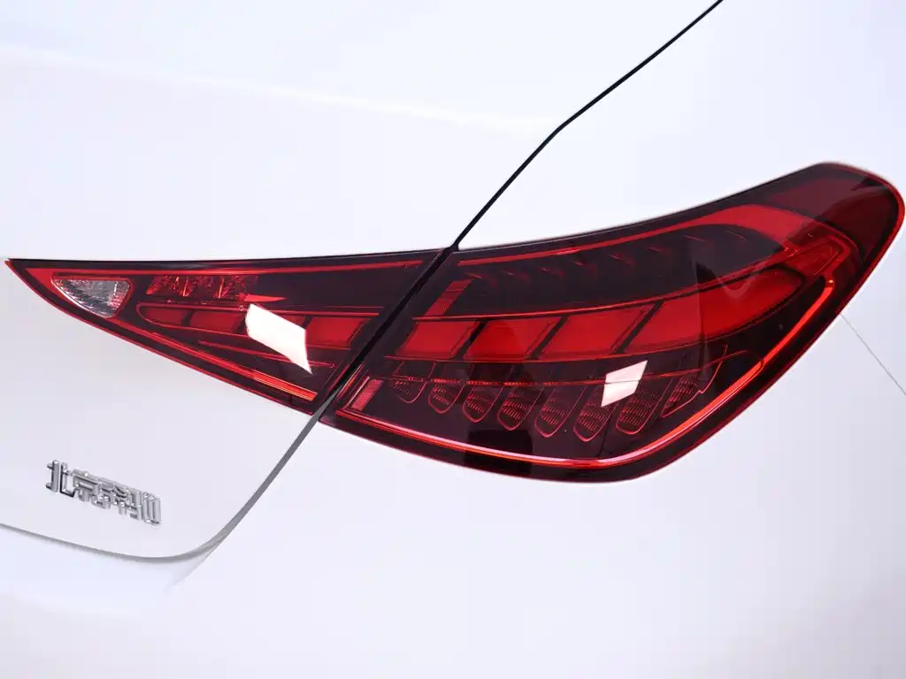 Mercedes-Benz C-Class — миниатюра 9