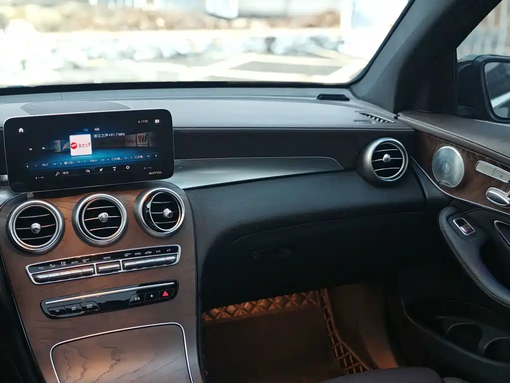 Mercedes-Benz GLC — миниатюра 8