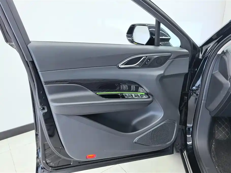 Hongqi HS3 PHEV 2024 115km