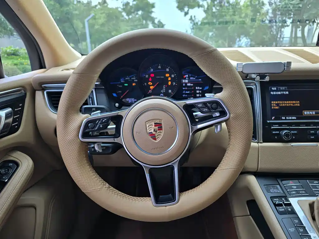 Porsche Macan — миниатюра 12