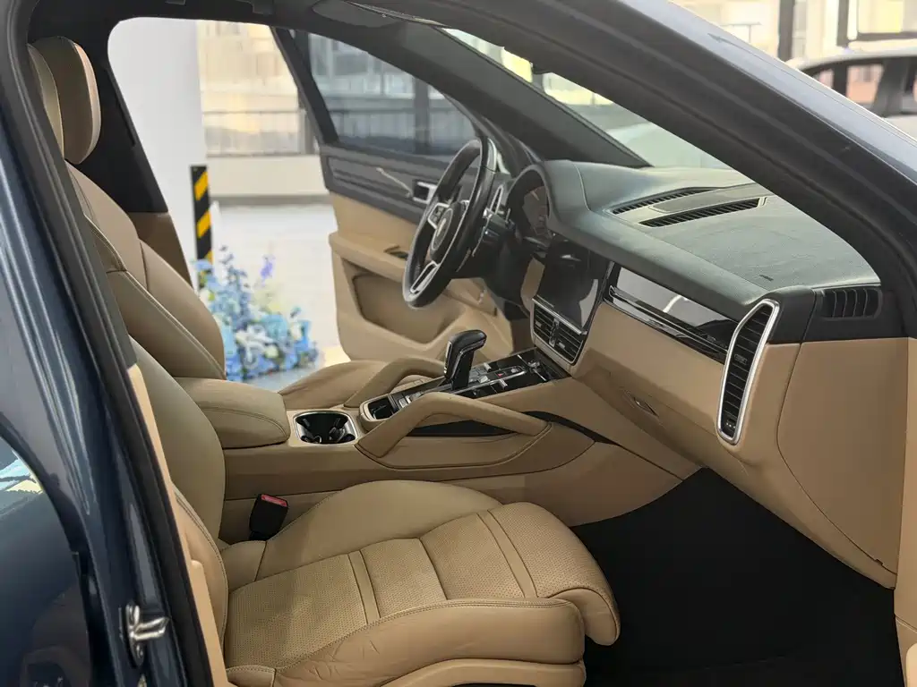 Porsche Cayenne — миниатюра 10