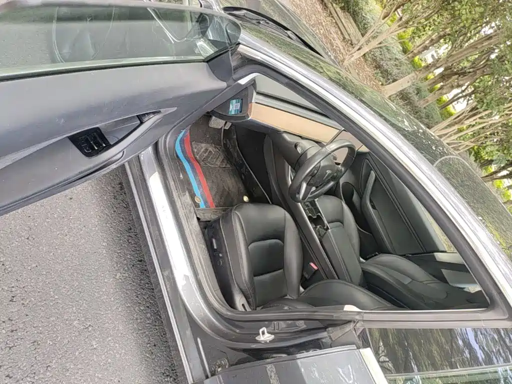 Tesla Model 3 — миниатюра 16