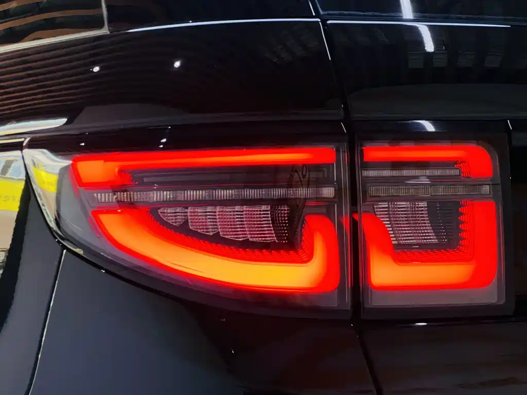 Land Rover Discovery Sport — миниатюра 18