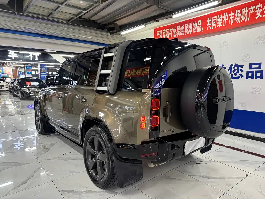 Land Rover Defender — миниатюра 12
