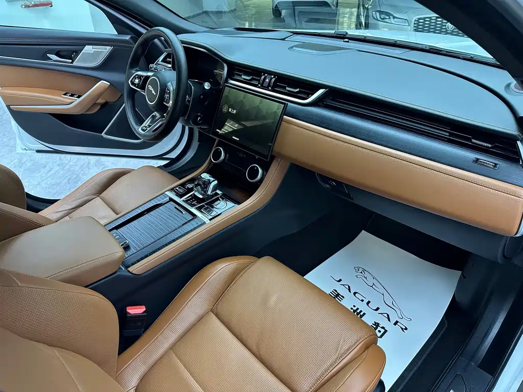Jaguar XFL — миниатюра 10