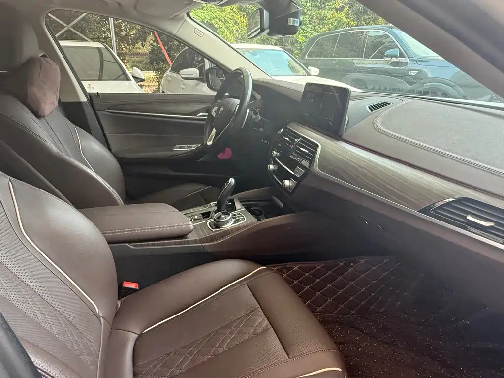 BMW 5 Series — миниатюра 18