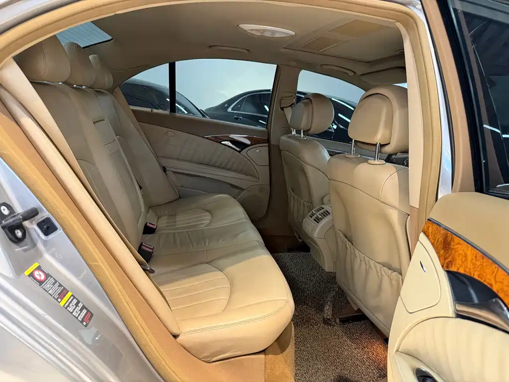 Mercedes-Benz E-Class — миниатюра 14