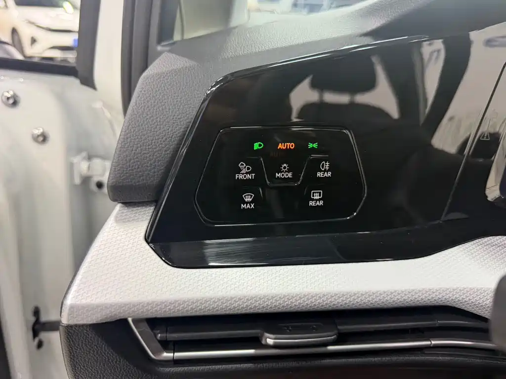 Volkswagen Golf — миниатюра 10
