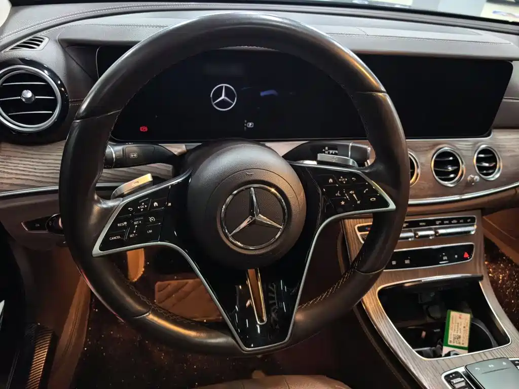 Mercedes-Benz E-Class — миниатюра 3