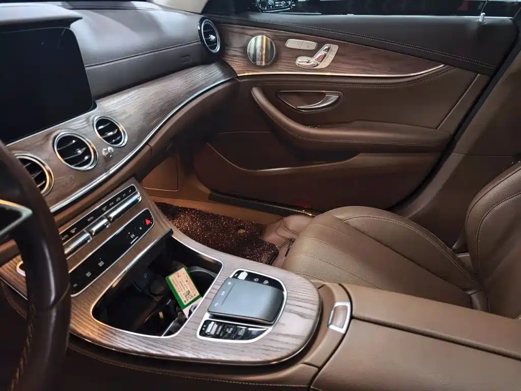Mercedes-Benz E-Class — миниатюра 12