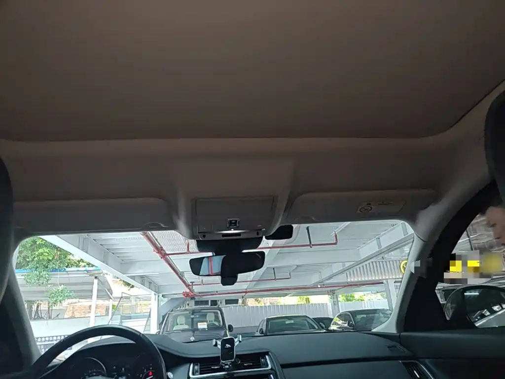 Jaguar E-PACE — миниатюра 18