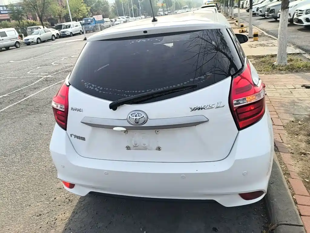 Toyota Yaris L — миниатюра 6