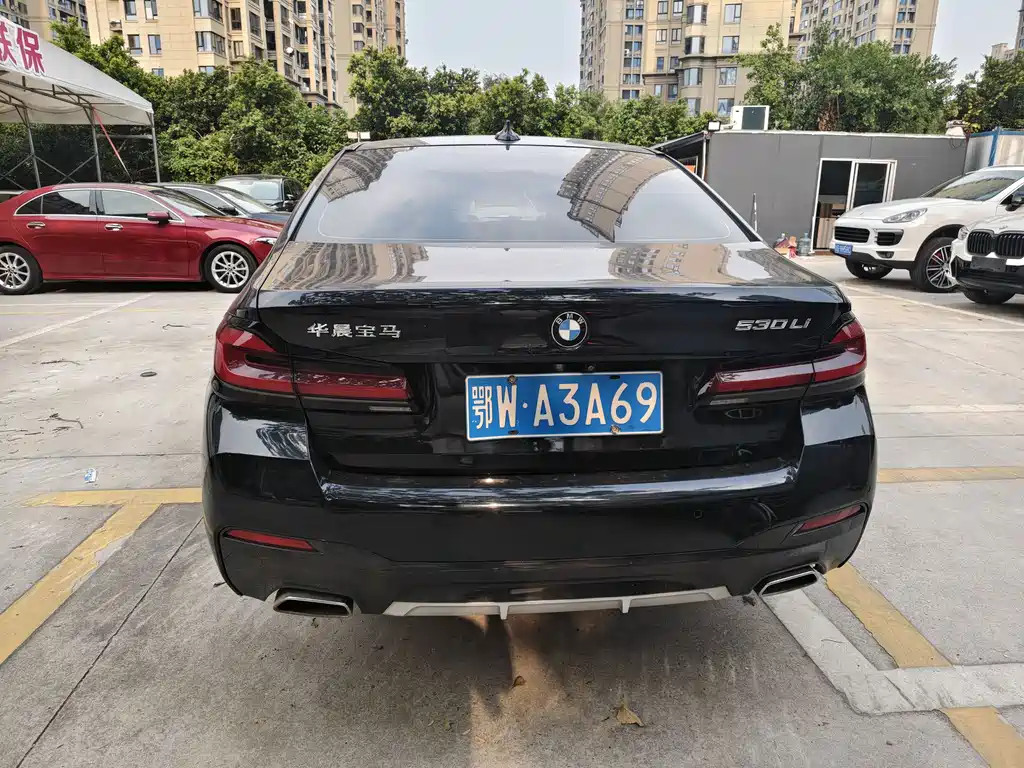 BMW 5 Series — миниатюра 7