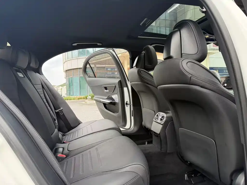 Mercedes-Benz C-Class — миниатюра 10