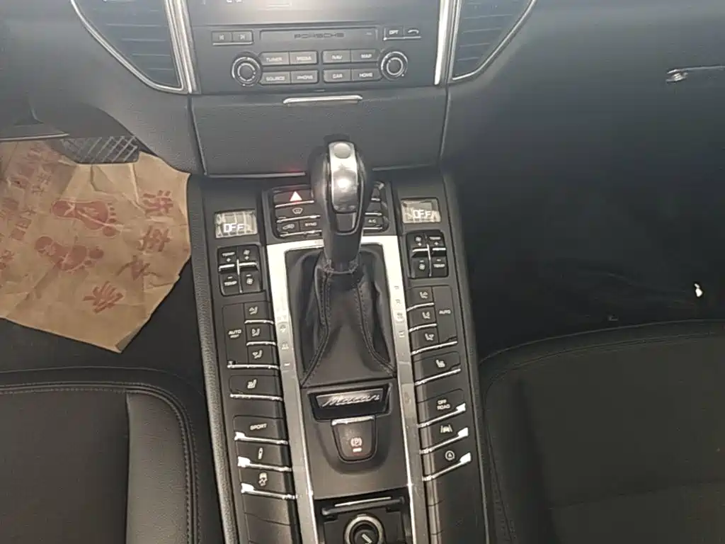 Porsche Macan — миниатюра 14