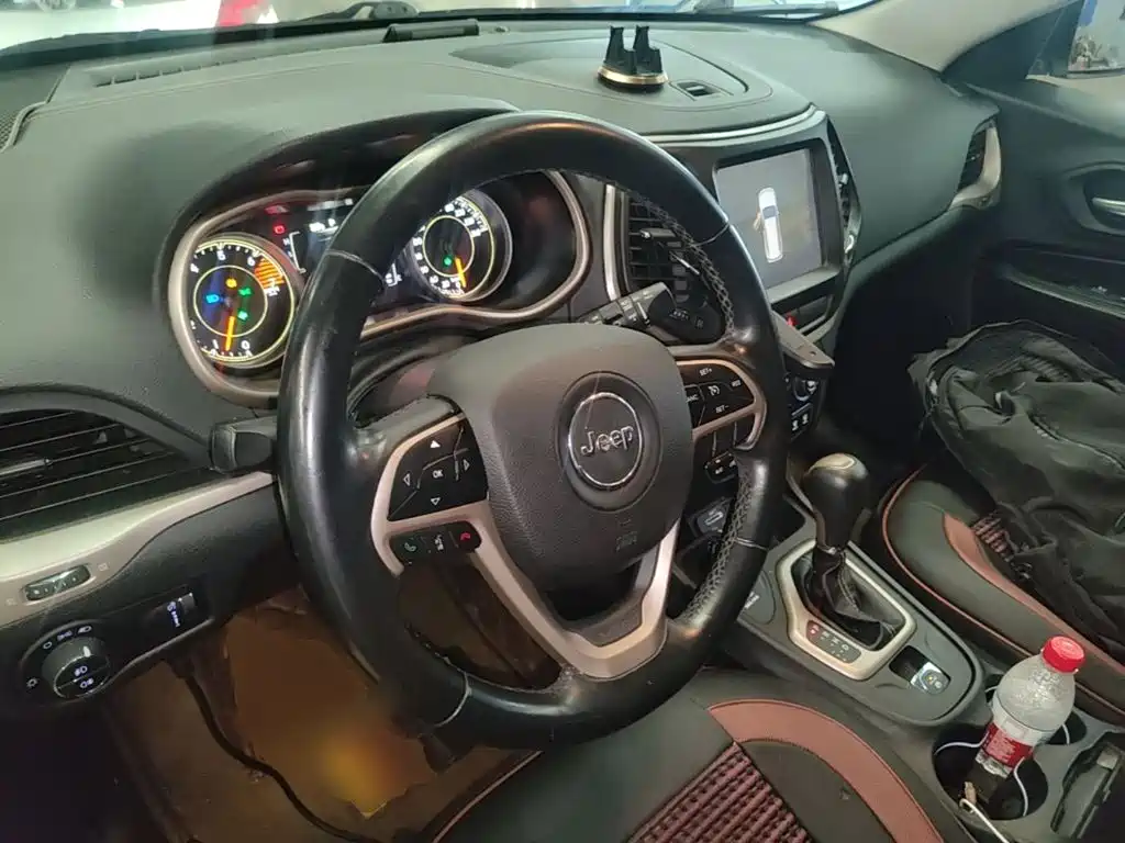 Jeep Cherokee — миниатюра 11