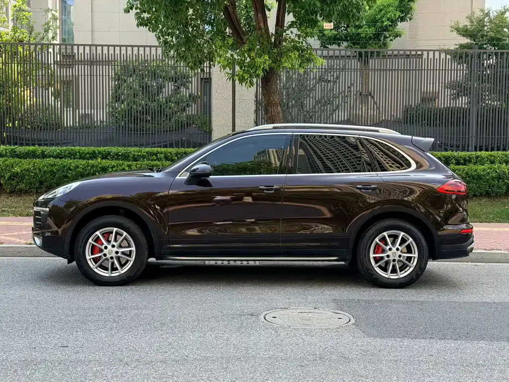 Porsche Cayenne — миниатюра 11