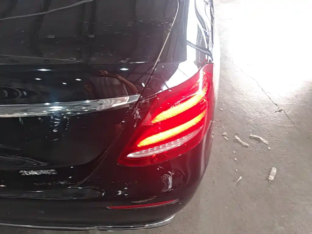 Mercedes-Benz E-Class — миниатюра 8