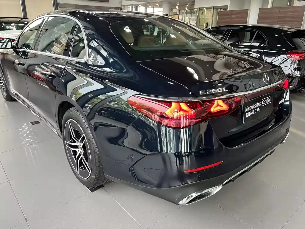 Mercedes-Benz E-Class — миниатюра 6