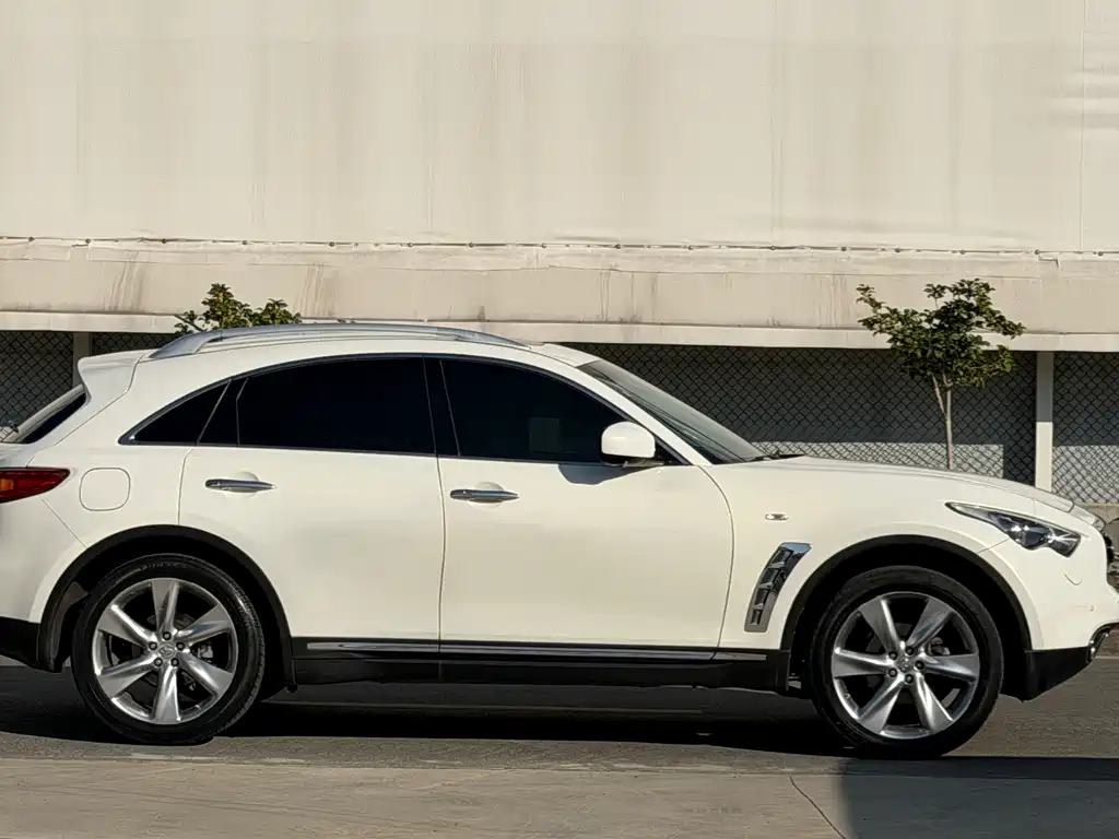 Infiniti FX — миниатюра 8